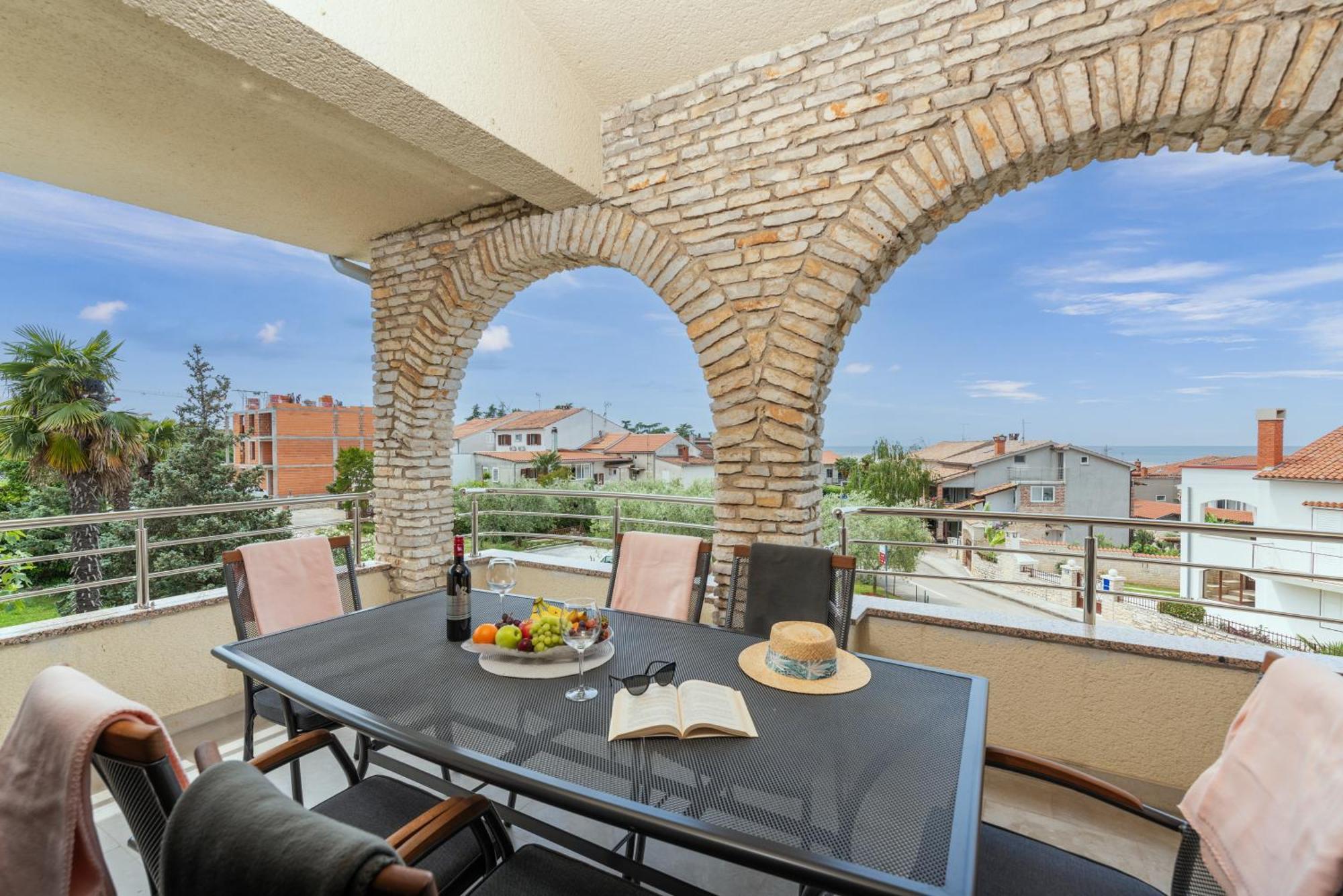 Apartments Marizela ポレッチ エクステリア 写真