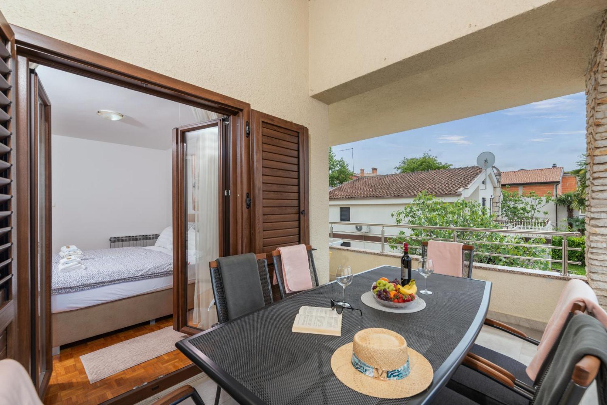 Apartments Marizela ポレッチ エクステリア 写真
