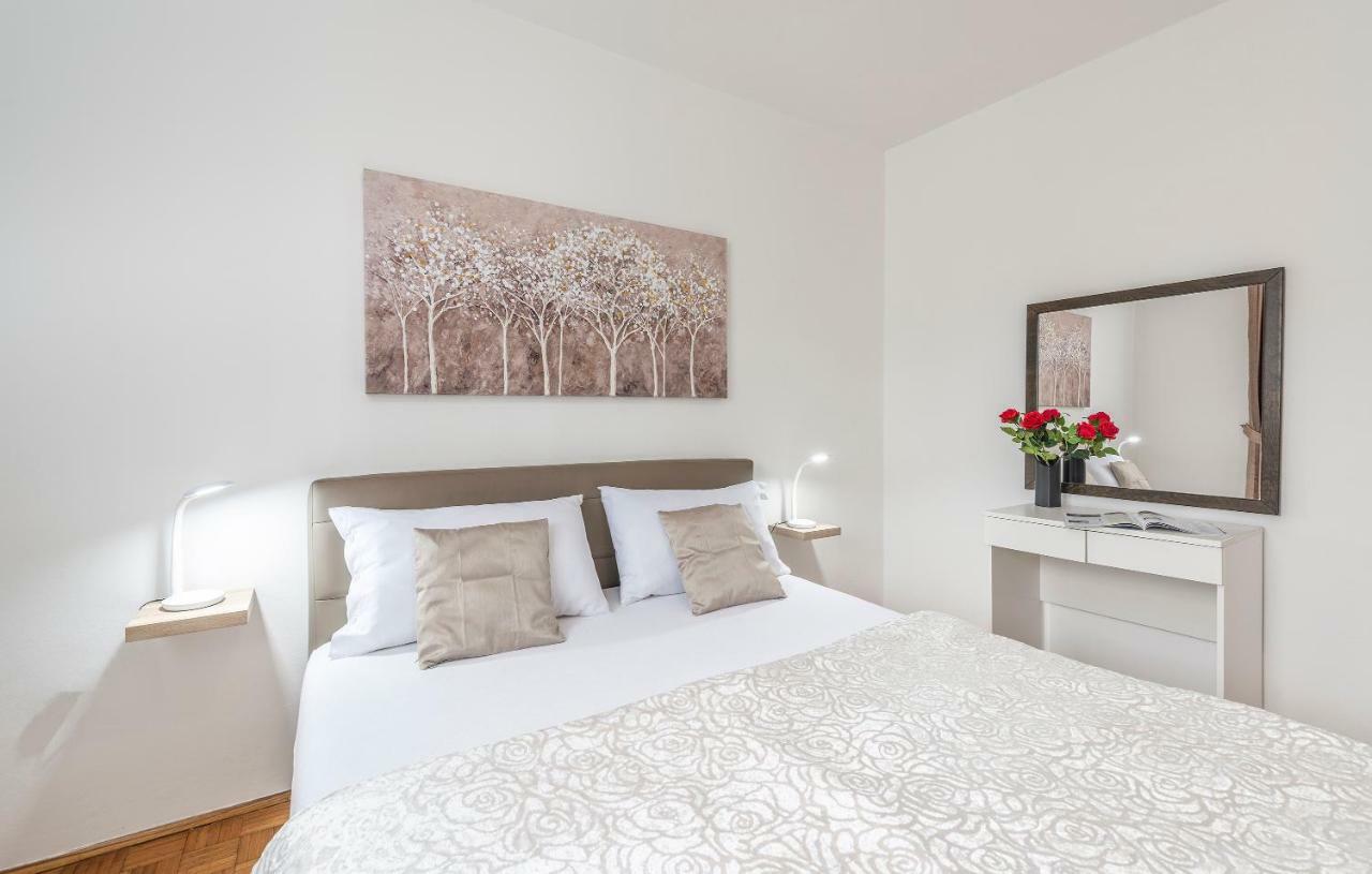 Apartments Marizela ポレッチ エクステリア 写真