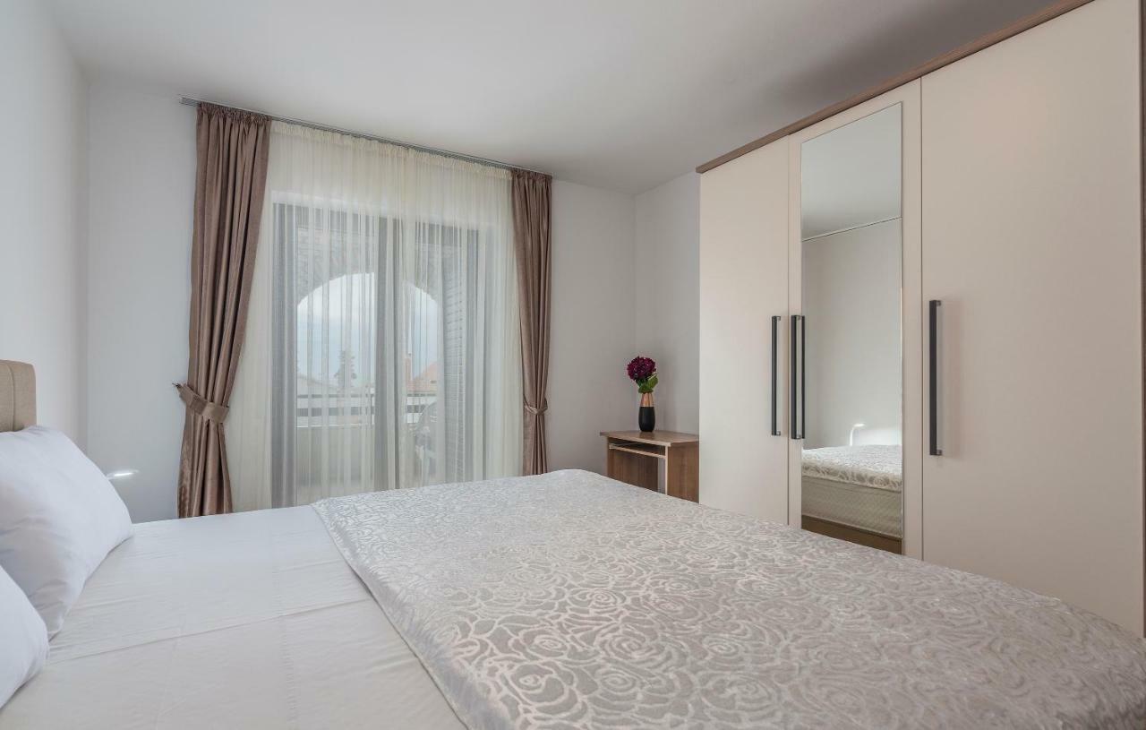 Apartments Marizela ポレッチ エクステリア 写真